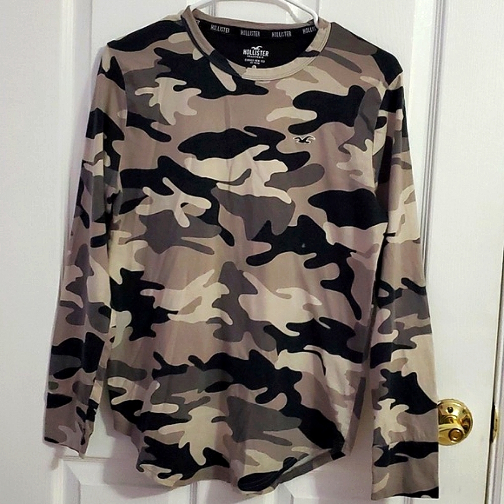 Hollister Tan Camo Long Sleeve Curved Hem Tee Unisex S